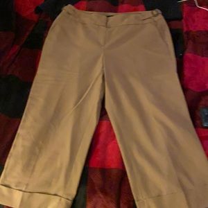 💙 2/$20 Larry Levine cropped dress pants
